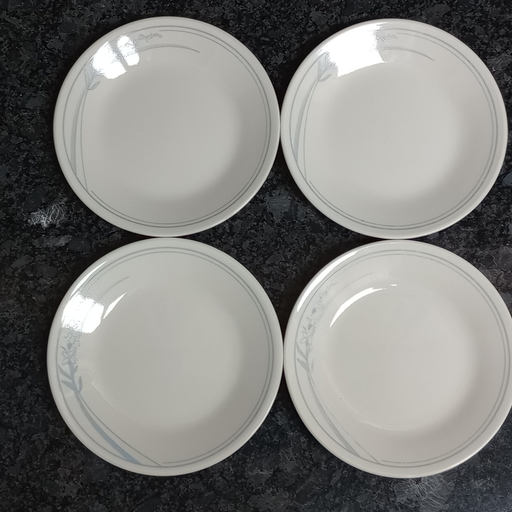 Corelle by Corningware - 4 Blue Lily 6 3/4" Bread/Sandwich Plates Sandstone